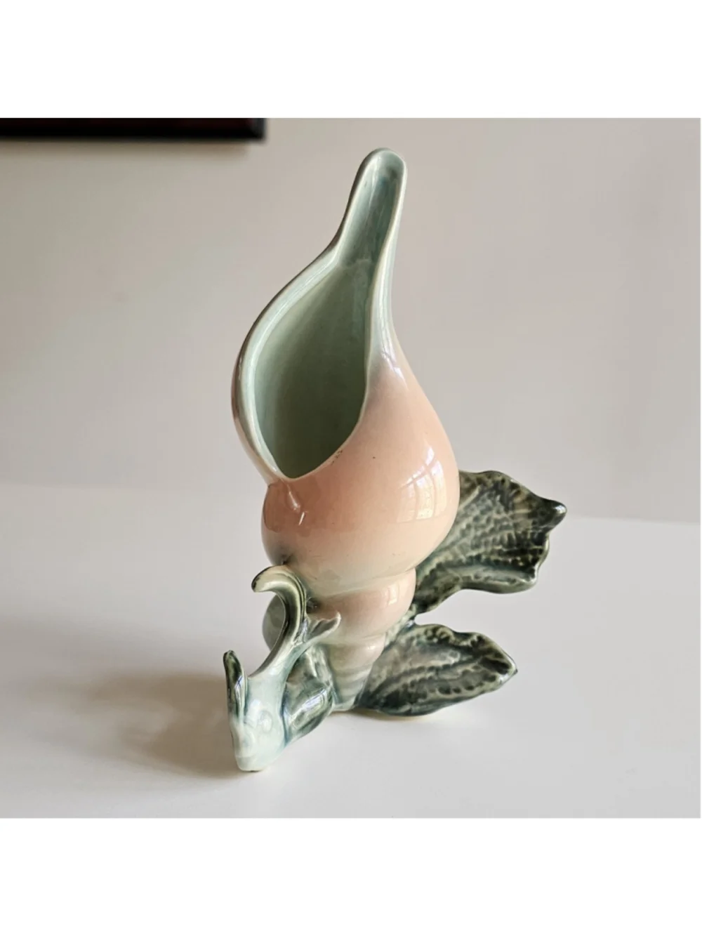 Mid-Century Modern Hull Pottery Ebb Tide Conch Shell Bud Vase - Peach & Green 7